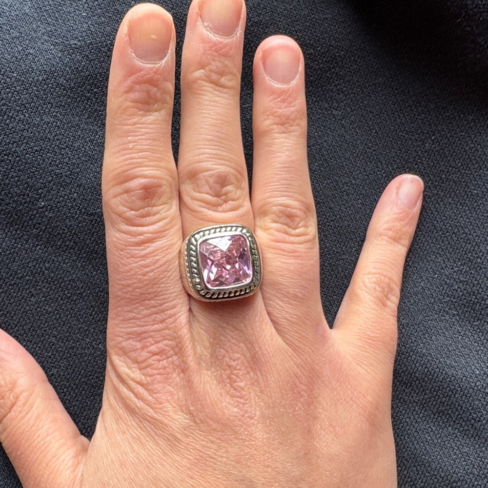 Chic Silver Ring with Pink Gemstone